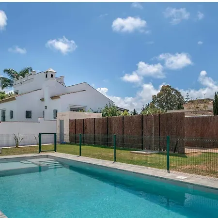 Con Piscina Compartida Cerca A La Playa Apartment *